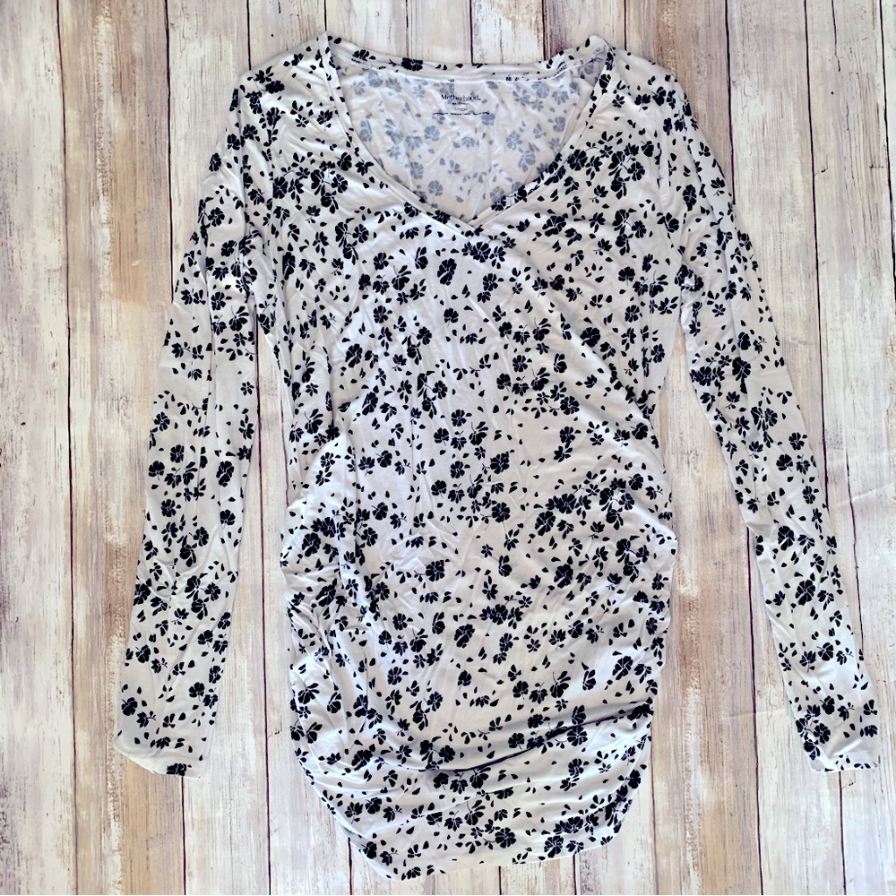 3/$15⭐️ Motherhood Maternity Black and White Long Sleeve with Ruching Size S